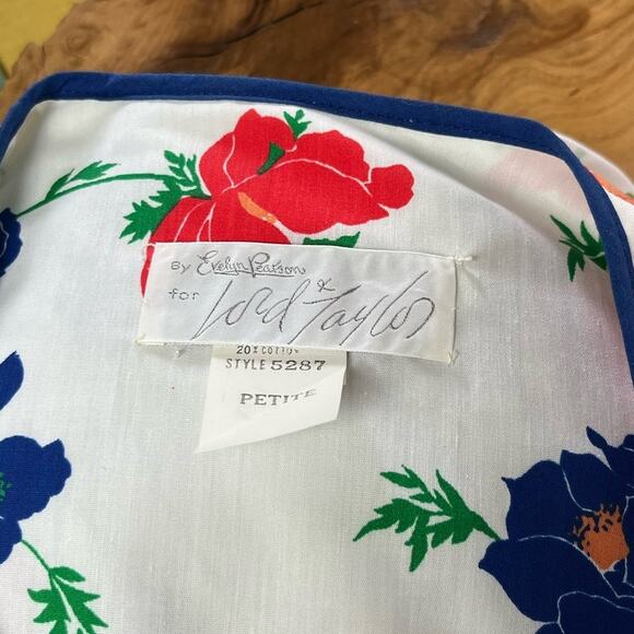 Vintage 70s Floral Tulip House Dress Nightgown Lord & Taylor // Size Medium - Picture 6 of 7